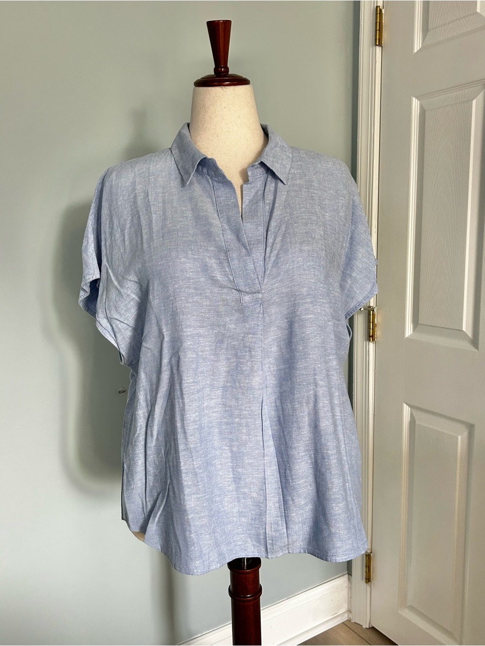 Banana Republic Women's Linen-Blend Popover Shirt, size Large - Picture 4 of 10